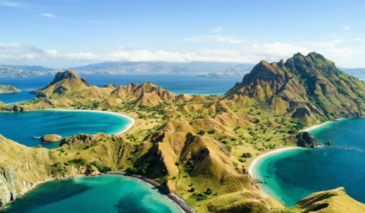 Bikin Takjub! Panorama Ikonik Pulau Padar yang Mirip Lukisan Alam